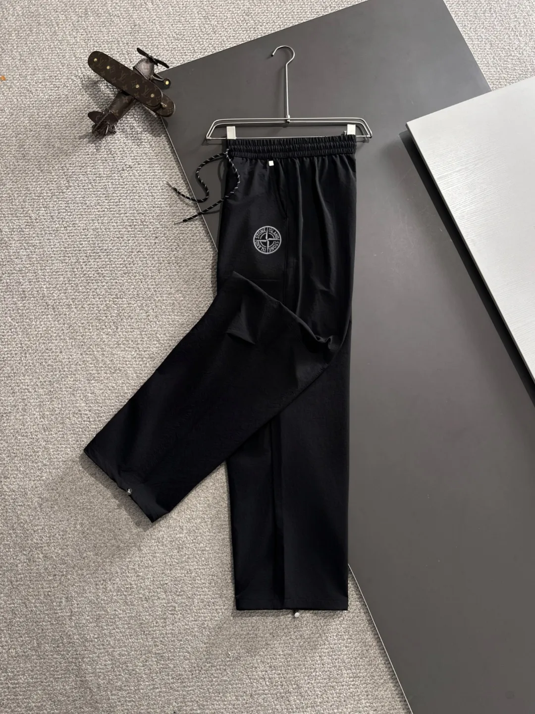 🅿️390 next day shipping Stone Island 2025 spring and summer new elastic band casual pants, thin counter custom fabrics, high breathability and comfort, impeccable details, brand element design concept, reflecting high quality. It feels delicate and soft! It presents a casual cut and the upper body shape is great! Size: M-4XL